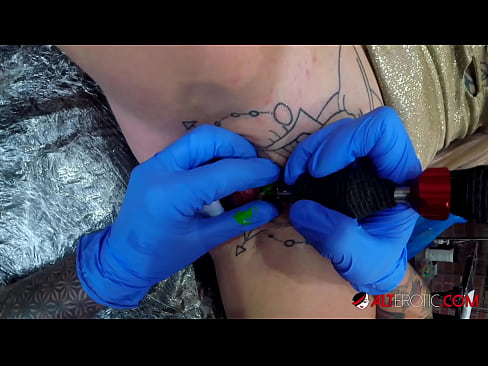 ❤️ Sully Savage-k izugarri tatuatu zuen klitorian tatuaje bat egin zuen Kalitatezko pornoa gurean eu.hentaisaturn.ru ❤